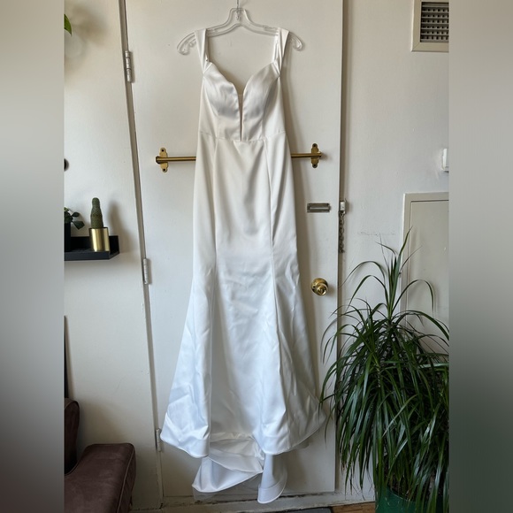 Off-the-Shoulder Modern Wedding Dress size 10 - Picture 5 of 11